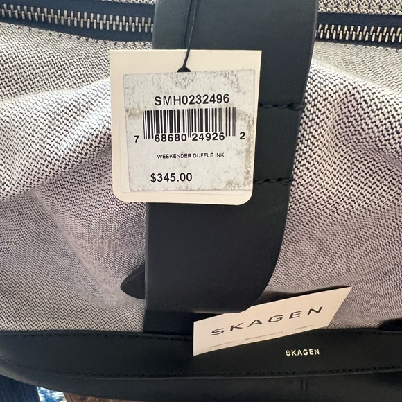 Skagen Gray Duffel Bag with Classic Design - Picture 2 of 4